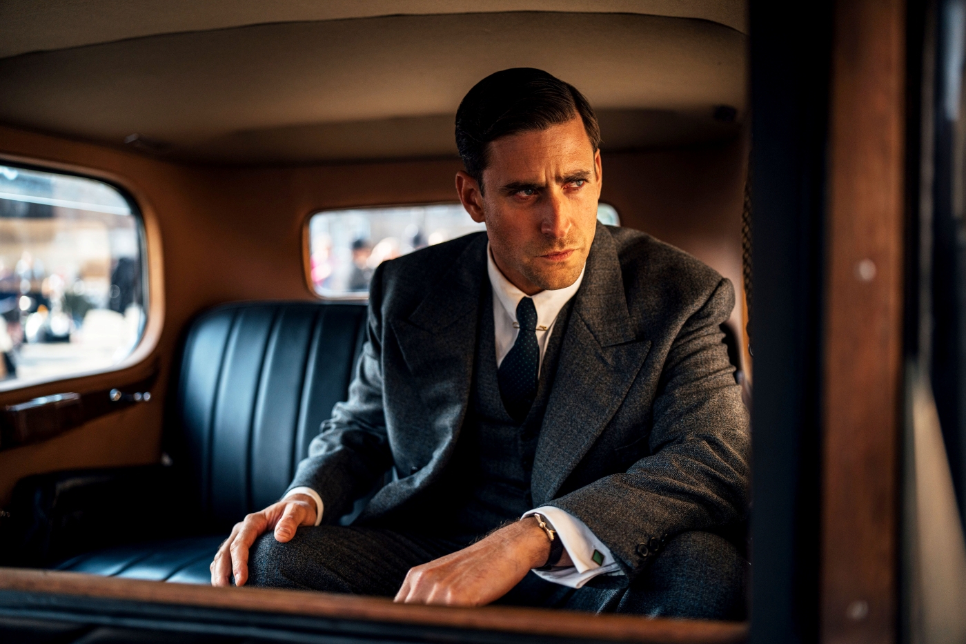ネヴィル・ストレンジ役のオリヴァー・ジャクソン=コーエンの公式場面写真